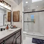 Holiday home Charming Oasis *